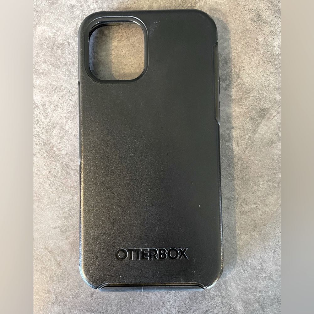 iPhone 12 otterbox. Symmetry with MagSafe. Black